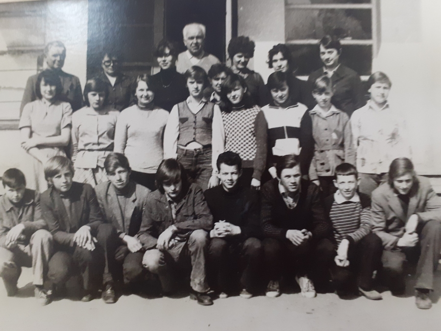 Grono pedagogiczne i absolwenci
 roku szkolnego 1965/1966 Grono pedagogiczne i absolwenci
 roku szkolnego 1965/1966
